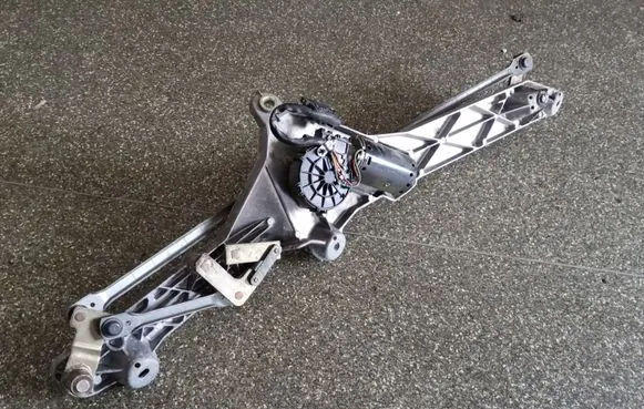 Mercedes-Benz S W220 Front wiper linkage and motor 0390241435 3391098390
