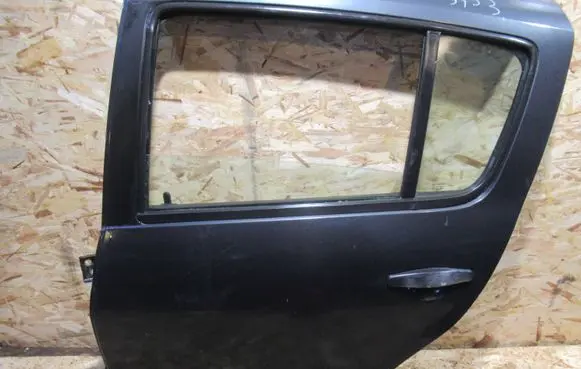 Dacia Sandero Rear door