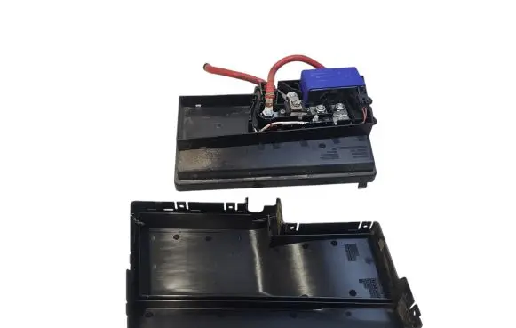 Volvo V40 Fuse box cover