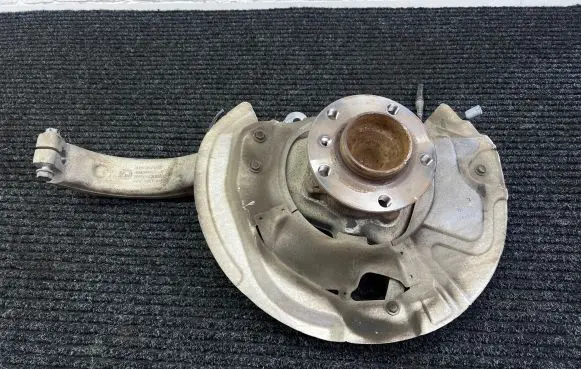 BMW X5 F15 Front wheel hub 6857977 6773783