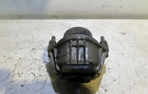 BMW 3 E90 E91 Engine mount bracket 13981112