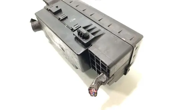 Mitsubishi L200 Fuse module 