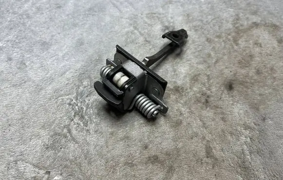 Citroen DS3 Rear glass lock/latch C774 9181Q8