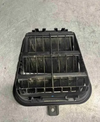 Audi A6 C7 Quarter panel pressure vent 4g9819181b