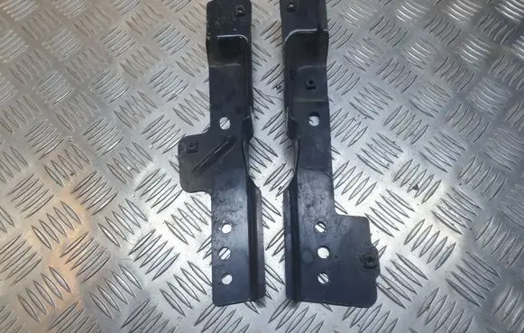 Audi Q7 4L Fender mounting bracket 4L0805697 4L0805698