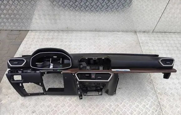 Seat Leon IV Dashboard 0589P10006 TSFA204 648447400