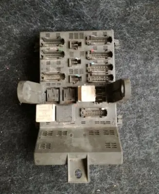 Renault Laguna I Fuse box set 77033297326R