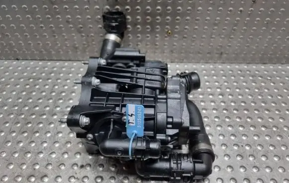 BMW 5 G30 G31 Thermostat/thermostat housing 8642560