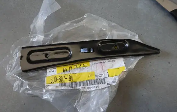 Skoda Fabia Mk2 (5J) Front bumper mounting bracket 5J0807184