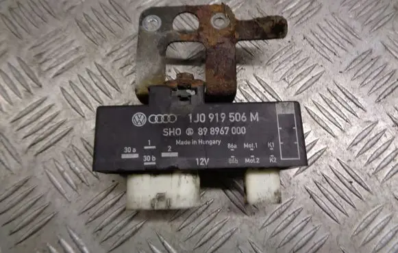 Seat Ibiza III (6L) Coolant fan relay 1J0919506M