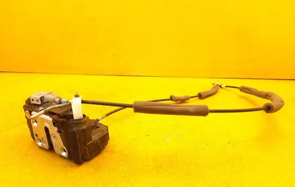 Nissan NP300 Front door lock