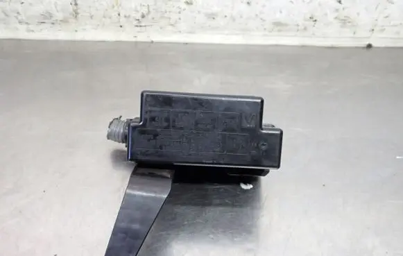 Infiniti M Relay mounting block 