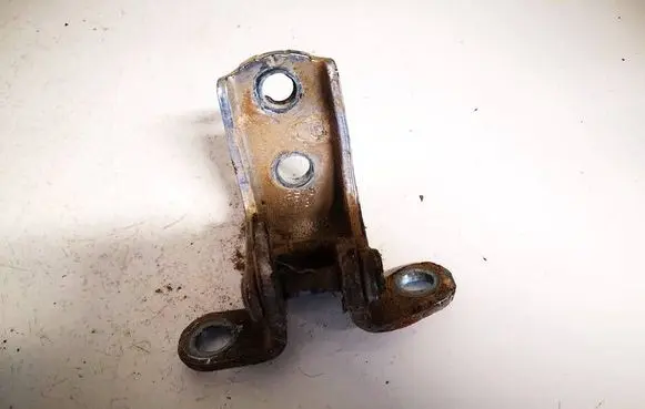 Honda CR-V Rear door lower hinge