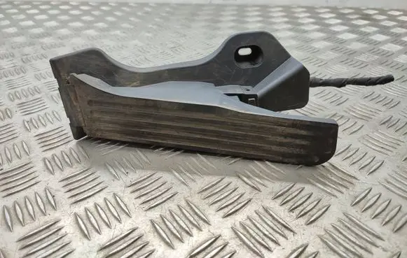 Volkswagen Tiguan Accelerator throttle pedal 1K1723503R
