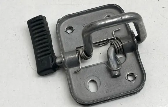 Volkswagen Jetta VII Engine bonnet/hood lock/latch loop/hook 17A823186