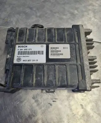 Volkswagen PASSAT B3 Engine control unit/module 0261200271 443907311D