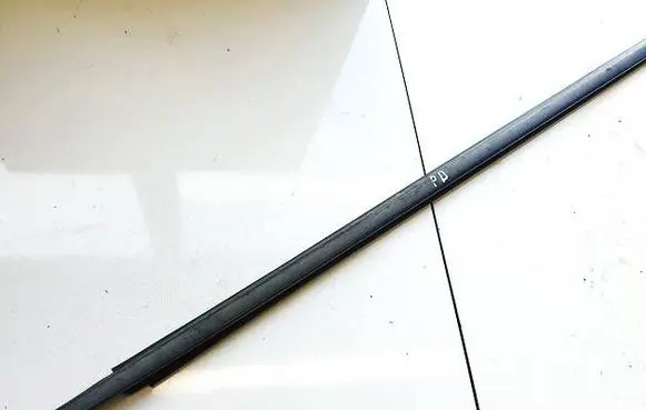 Honda FR-V Front door glass trim molding
