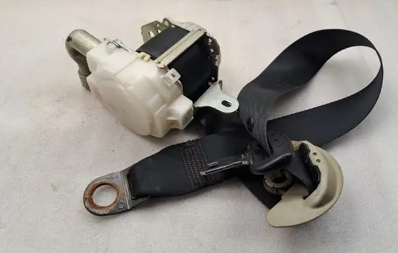 Toyota Avensis T270 Front seatbelt 7321005080C1