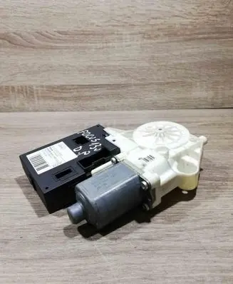Ford C-MAX I Front door window regulator motor 5WK11572J 981406103 A2C530988939