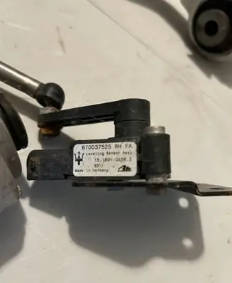 Maserati Levante Air suspension front height level sensor 670037525