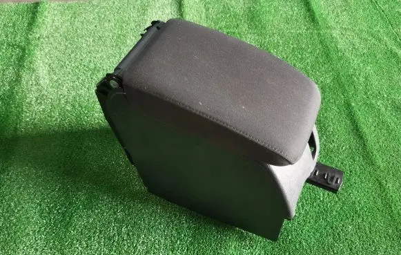 Volkswagen Golf VI Armrest 1K5864251C