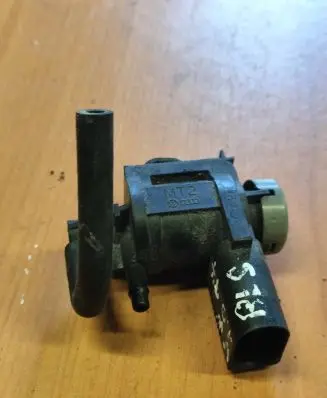 Audi A6 S6 C5 4B Turbo solenoid valve 8D0906627 01T029 72190332