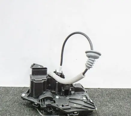 Volvo XC90 Front door lock 31440998 C57582103