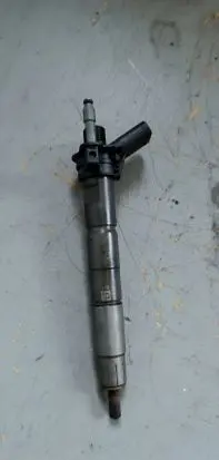 BMW X5M G05 F95 Fuel injector 8599209 6B5BLZP 0445118