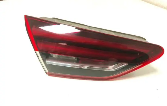Tailgate rear/tail lights