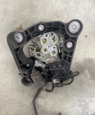 BMW 7 F01 F02 F03 F04 Active stabilizer control/valve assembly 9178774 41107797 6270441