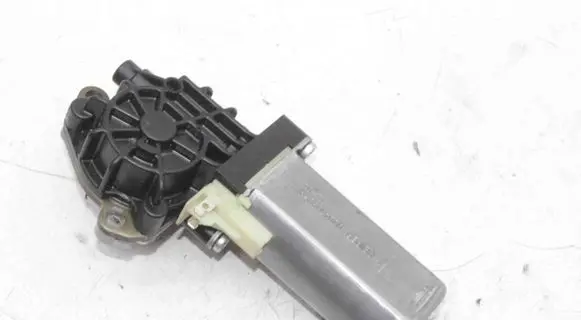 Mercedes-Benz C W204 Seat adjustment motor 0390203002