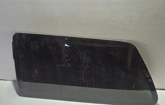 Volkswagen Golf III Rear side window 43R00021