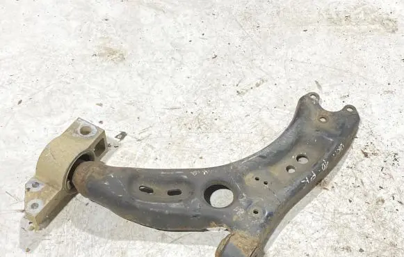 Skoda Octavia Mk2 (1Z) Front lower control arm/wishbone