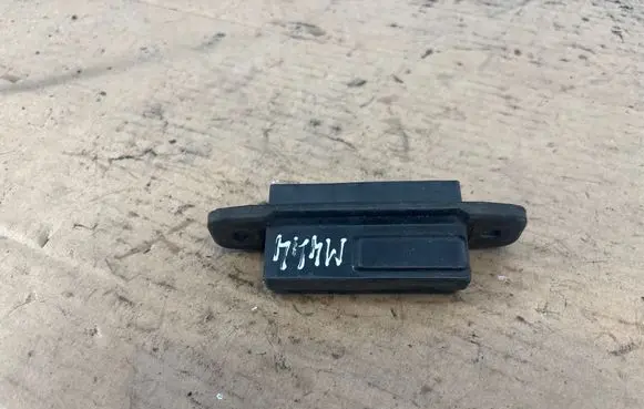 Toyota Avensis T270 Tailgate opening switch 0505E17