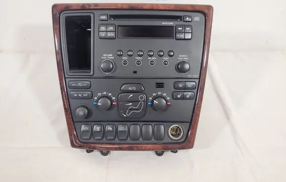 Volvo XC70 Radio/CD/DVD/GPS head unit 30722446