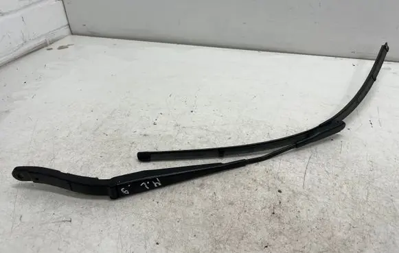 Mercedes-Benz ML W164 Front wiper blade arm
