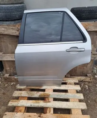 Cadillac SRX Rear door