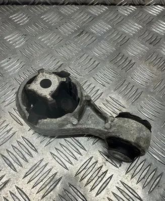 Nissan Qashqai Engine mount bracket 11350