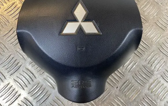 Mitsubishi Outlander Steering wheel airbag 7030A088XA 607063500A J8MZAUF3H