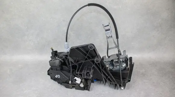 Volvo C30 Front door lock 31214730 240015103 998456104