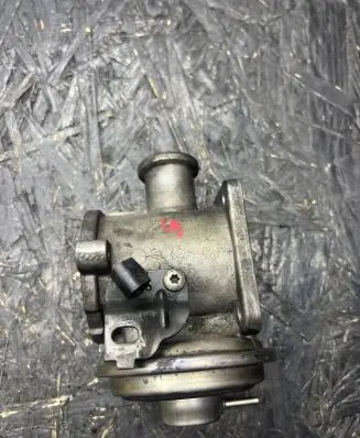BMW 5 E60 E61 EGR valve 980883H