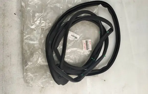 Suzuki Vitara (LY) Rubber seal front coupe door window 8464154P0