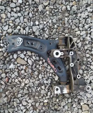 Volkswagen Touran I Front lower control arm/wishbone 1K0199231J