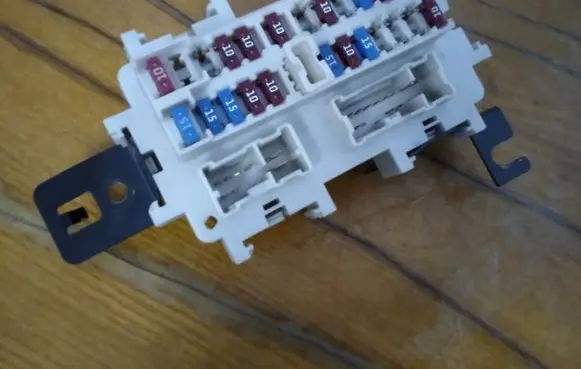 Nissan Altima Fuse box cover 1480 1480ZB00A