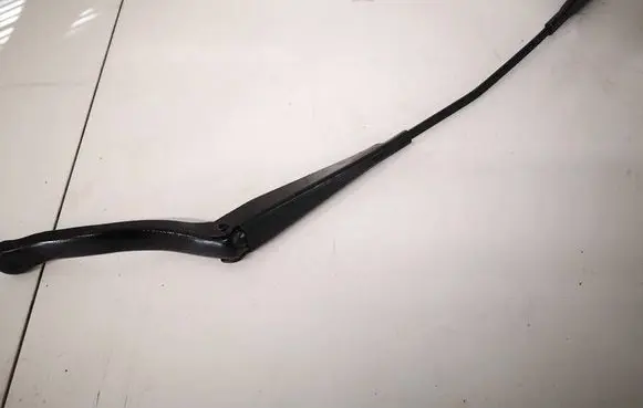 Opel Corsa E Front wiper blade arm 13284136