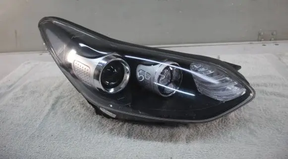 KIA Sportage Headlight/headlamp 92102F1011 RQ01RH02 R009RX000001581