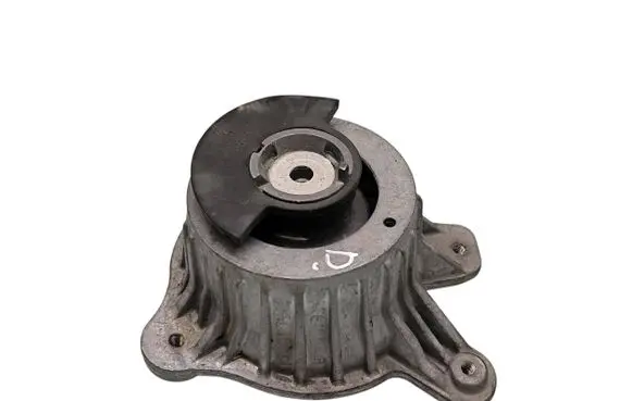 Mercedes-Benz C W205 Engine mount bracket A2052400300