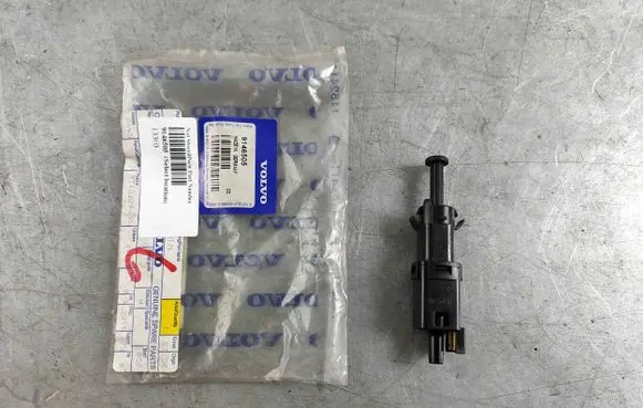 Volvo S40, V40 Brake pedal sensor switch 9146505 3528413