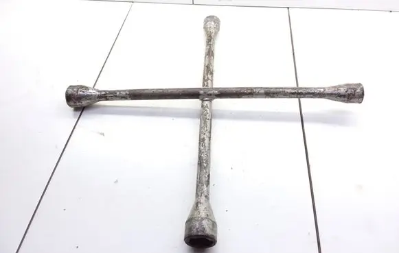 Mercedes-Benz C W203 Wheel nut wrench 