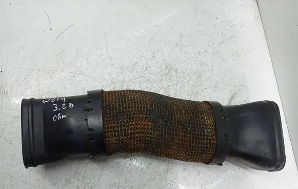 Mercedes-Benz CLS C219 Air intake duct part a6420945097